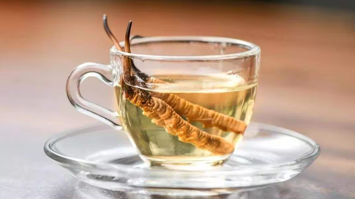 一斤白酒泡多少冬蟲夏草合適？科學(xué)配比與泡制指南